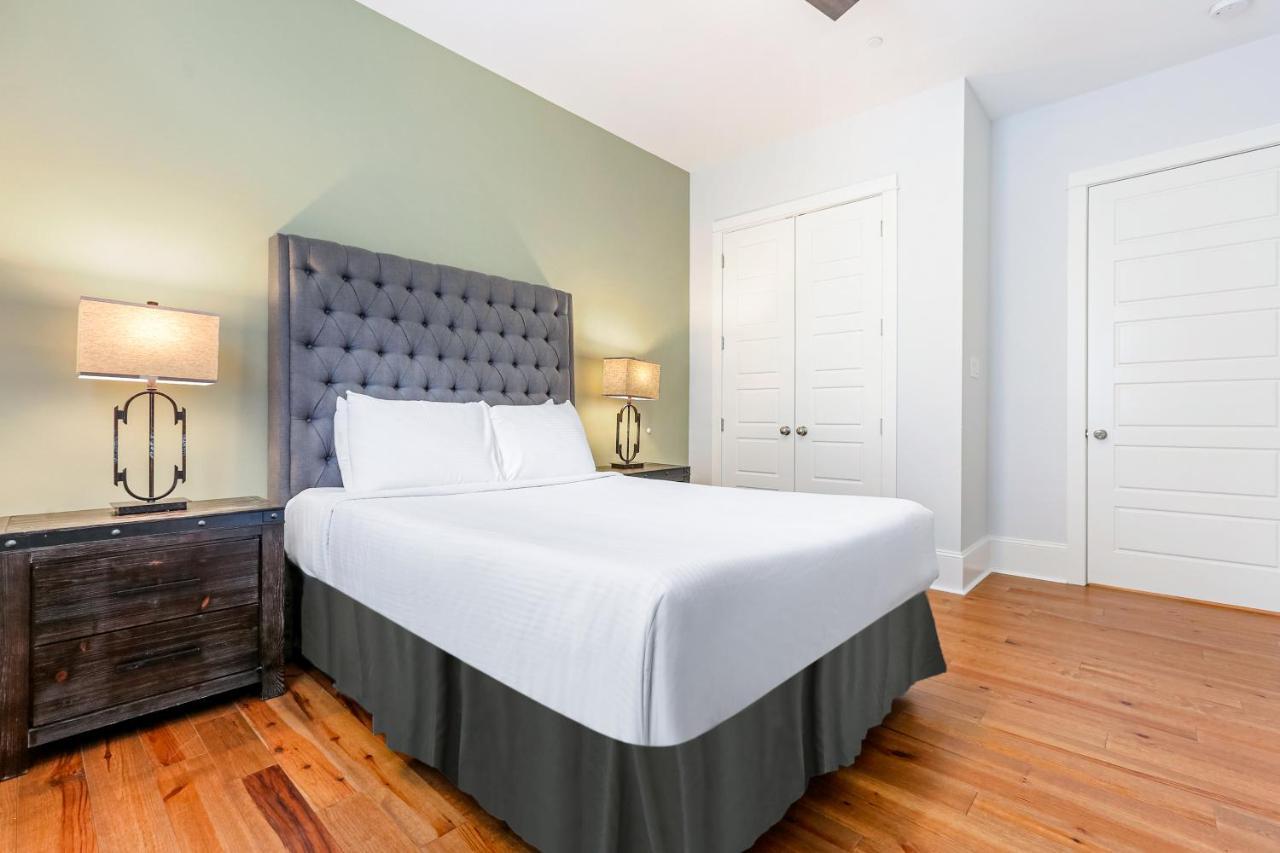 Hosteeva Chic Urban Retreat W Pool Steps To St Charles Ave And Near Bourbon St Apartamento Nova Orleães Exterior foto