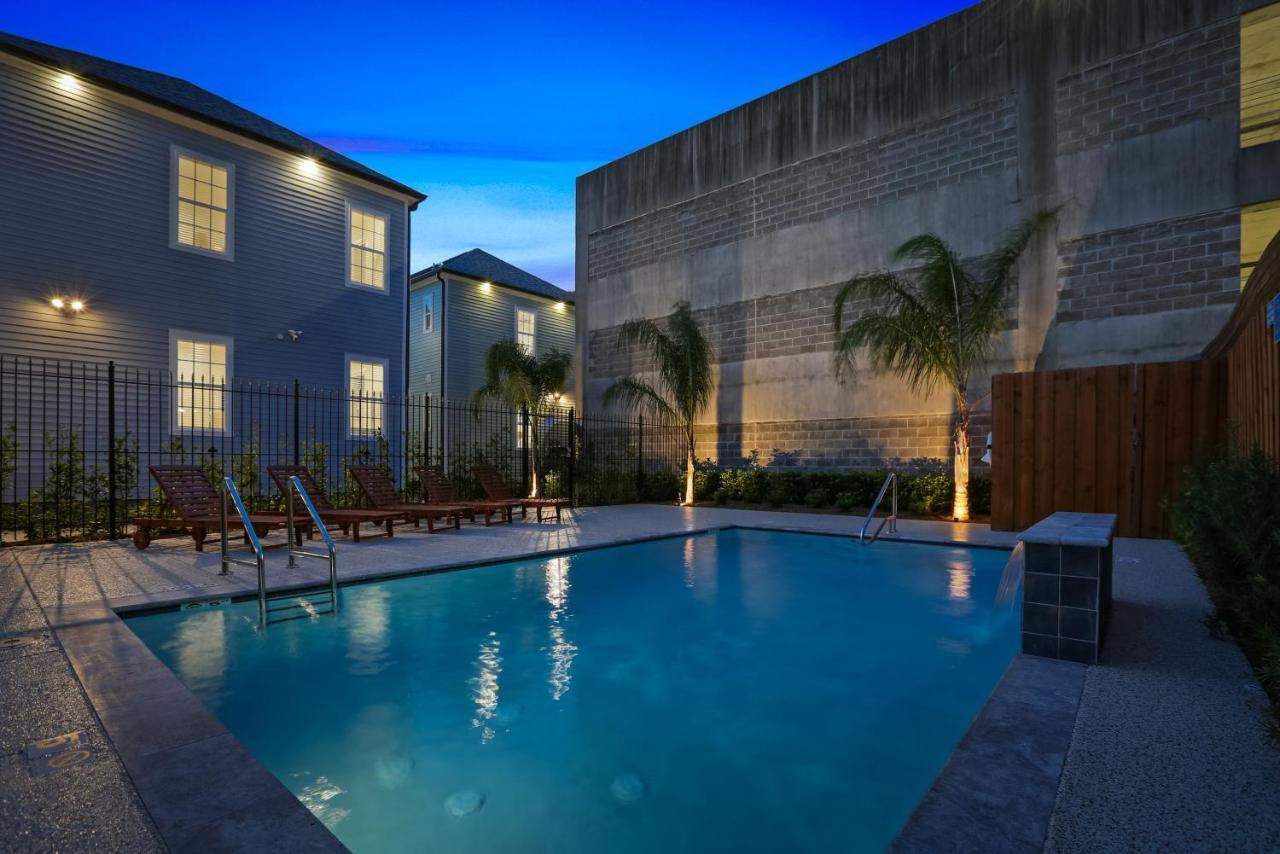 Hosteeva Chic Urban Retreat W Pool Steps To St Charles Ave And Near Bourbon St Apartamento Nova Orleães Exterior foto