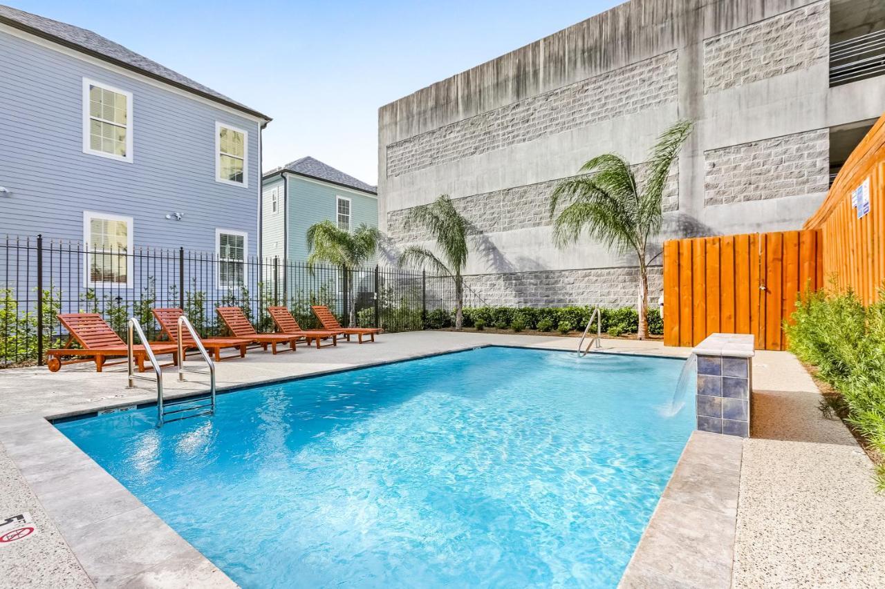 Hosteeva Chic Urban Retreat W Pool Steps To St Charles Ave And Near Bourbon St Apartamento Nova Orleães Exterior foto